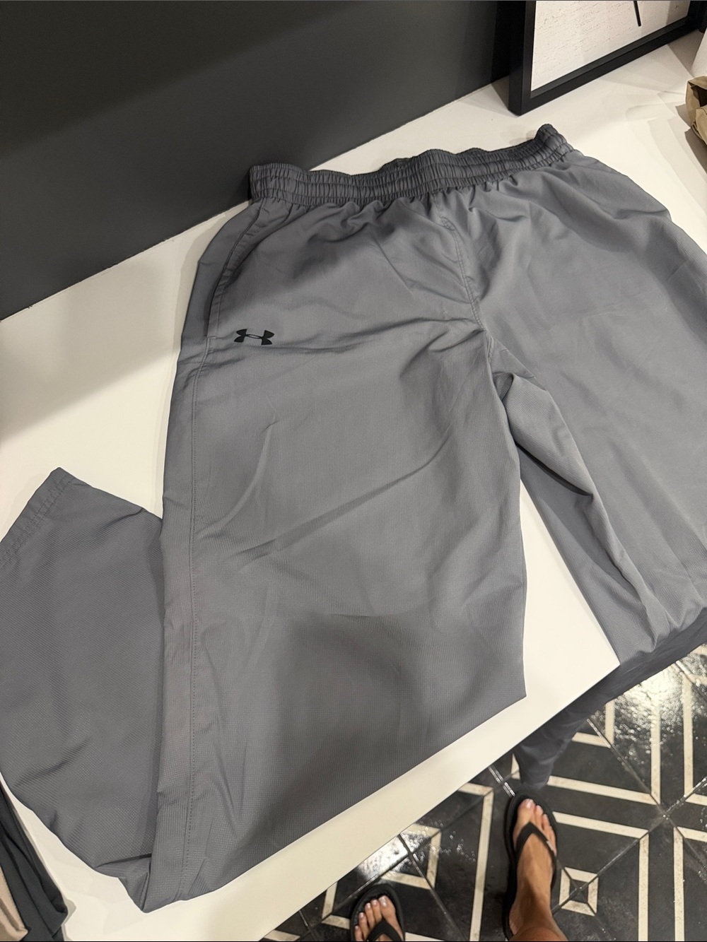 Under Armour Men's Light Gray Athletic Joggers